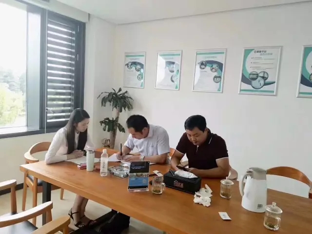 熱烈祝賀姜總、胡總簽約創綠家河南省市級代理！