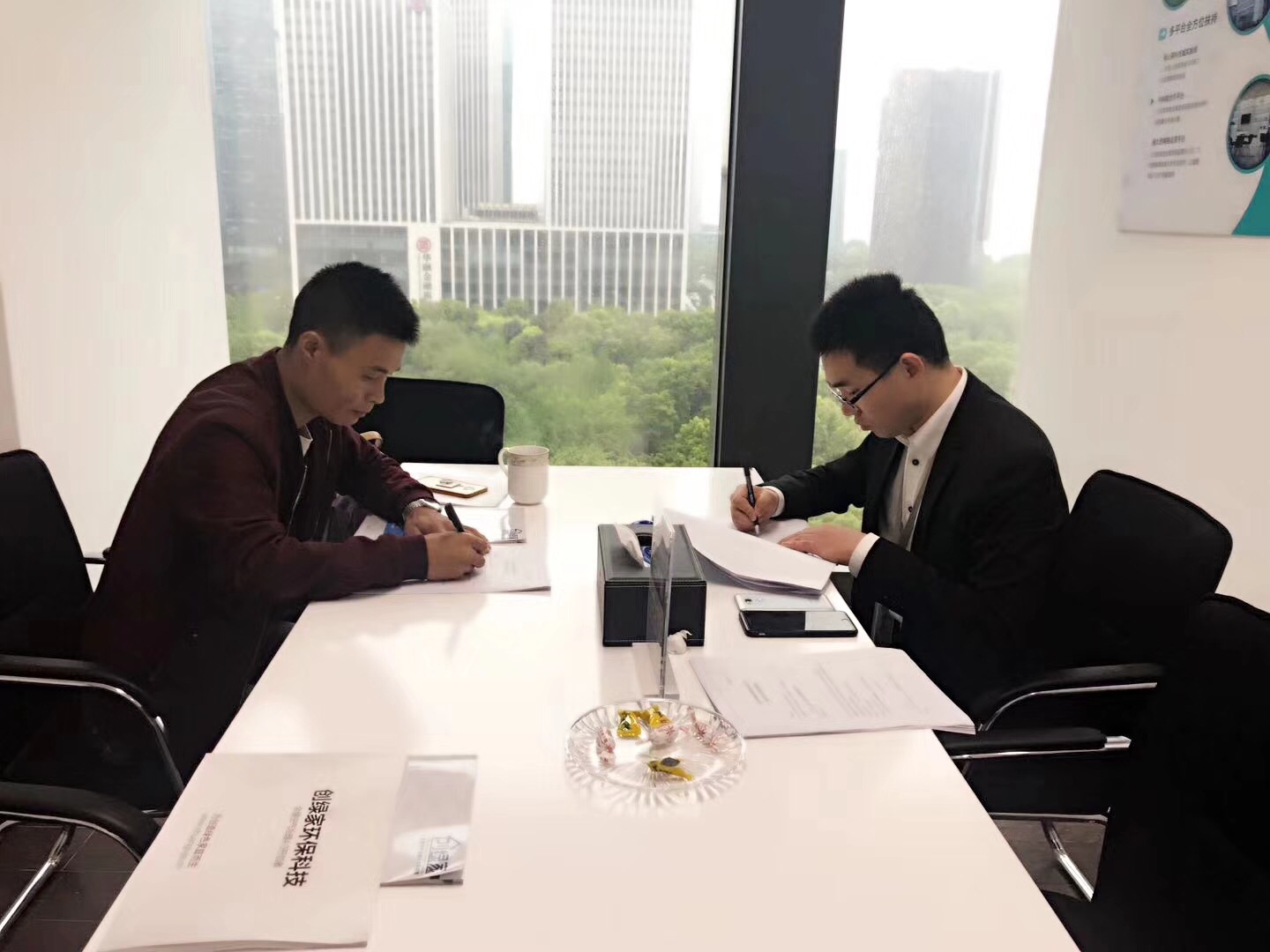 熱烈祝賀吳總簽約創綠家婁底市區級代理！