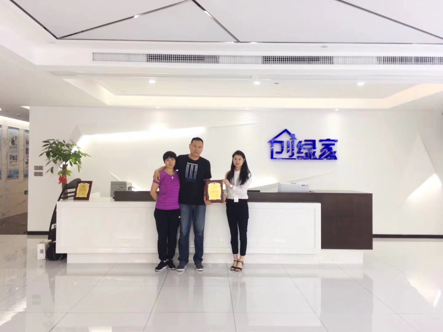 熱烈祝賀張總簽約創綠家哈爾濱市區級代理！