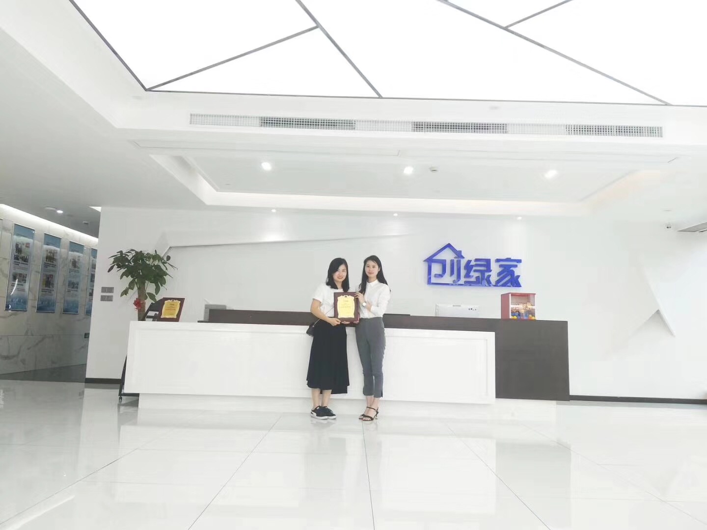 熱烈祝賀姚總、張總夫婦簽約創綠家揚州市區級代理！